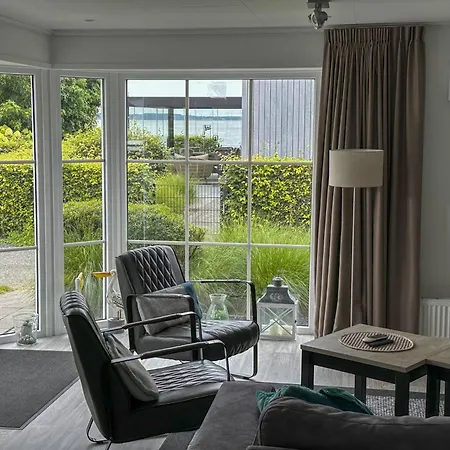 Veluwemeervakantiehuisje 木屋