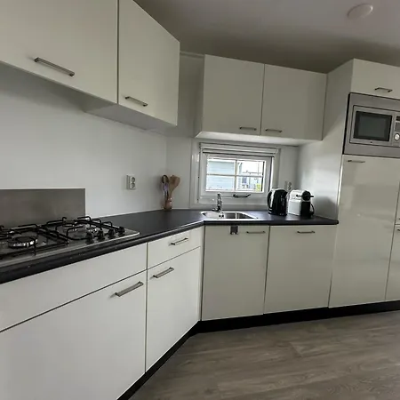 Veluwemeervakantiehuisje 木屋 *
